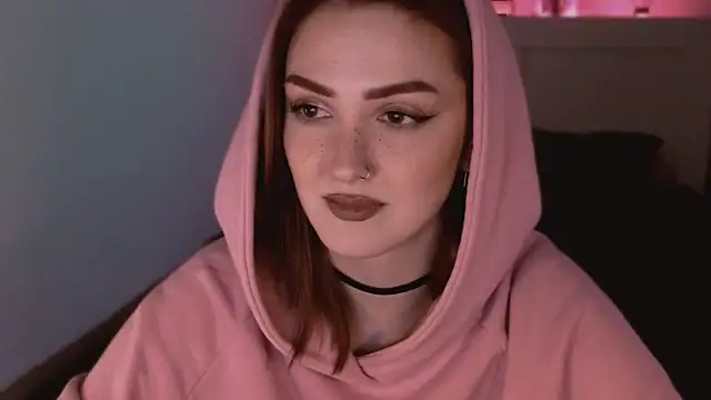 Snapshot of LilyFarey chatting on December 17, 9:27 pm LilyFarey online show from December 17, 9:27 pm