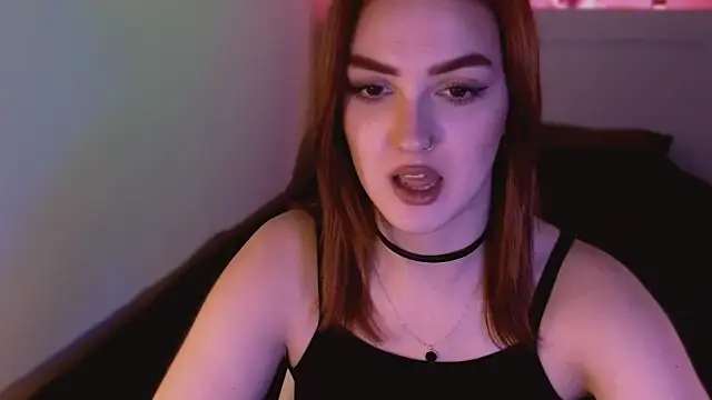 Snapshot of LilyFarey chatting on December 18, 5:31 pm LilyFarey online show from December 18, 5:31 pm