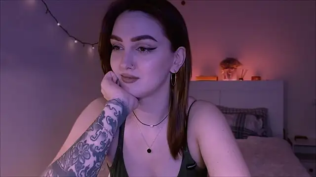 Snapshot of LilyFarey chatting on January 18, 6:10 pm LilyFarey online show from January 18, 6:10 pm