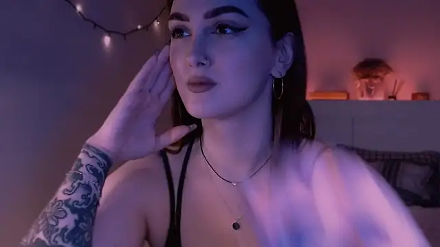 Snapshot of LilyFarey chatting on January 18, 9:24 pm LilyFarey online show from January 18, 9:24 pm