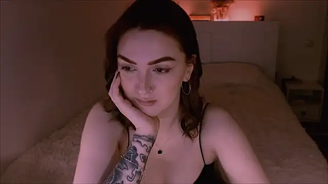 Snapshot of LilyFarey chatting on February 4, 6:49 pm LilyFarey online show from February 4, 6:49 pm