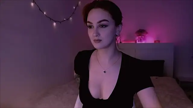 Snapshot of LilyFarey chatting on February 14, 8:05 pm LilyFarey online show from February 14, 8:05 pm