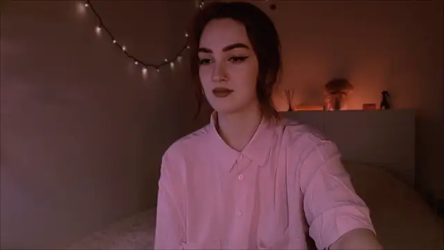 Snapshot of LilyFarey chatting on February 23, 8:22 pm LilyFarey online show from February 23, 8:22 pm