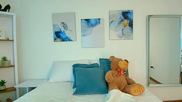 Snapshot of Isabella_Harley chatting on March 3, 1:28 pm Isabella Harley online show from March 3, 1:28 pm