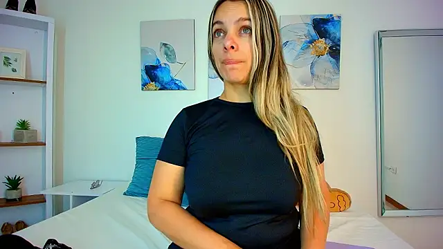 Snapshot of Isabella_Harley chatting on March 19, 1:15 pm Isabella Harley online show from March 19, 1:15 pm