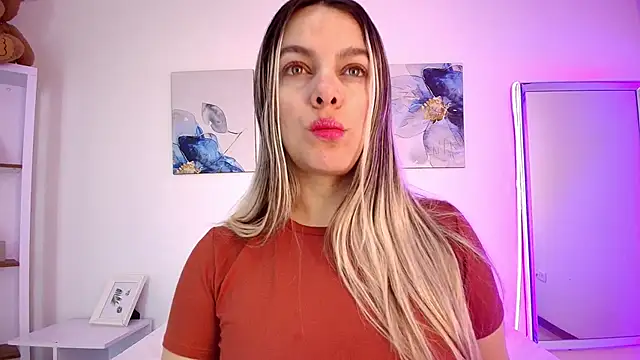 Isabella Harley online show from June 11, 1:20 pm
