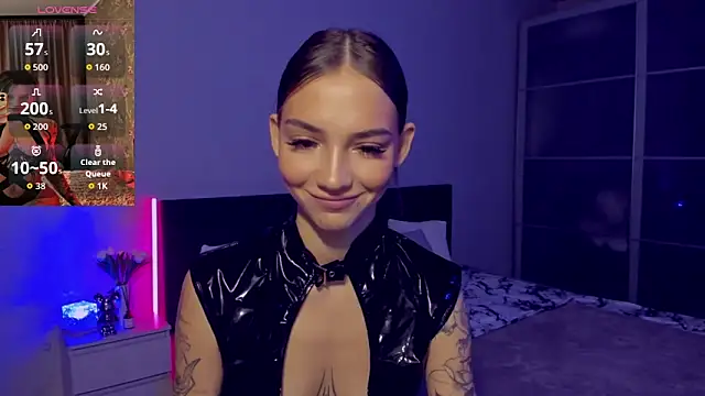 Snapshot of SophieCatty chatting on October 17, 12:14 am SophieCatty online show from October 17, 12:14 am