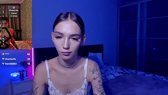 Snapshot of SophieCatty chatting on October 19, 10:43 pm SophieCatty online show from October 19, 10:43 pm