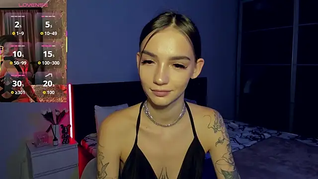 Snapshot of SophieCatty chatting on November 8, 1:06 am SophieCatty online show from November 8, 1:06 am