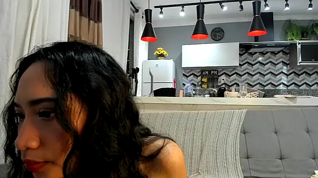 itsyourcassie online show from February 16, 2:42 am