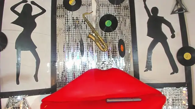 nickyminach  online show from December 3, 4:03 am