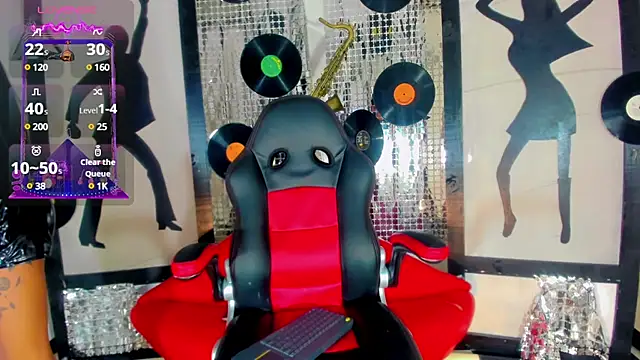 nickyminach  online show from December 16, 7:32 pm