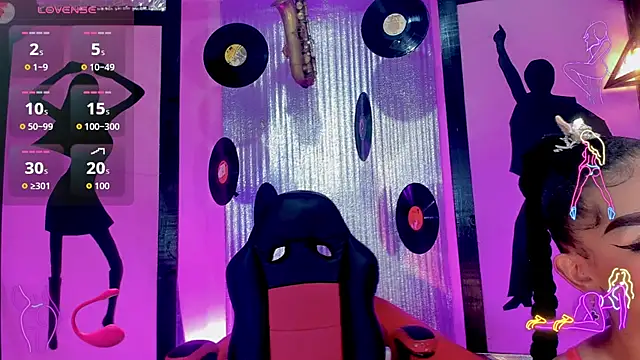 nickyminach  online show from October 30, 7:14 pm