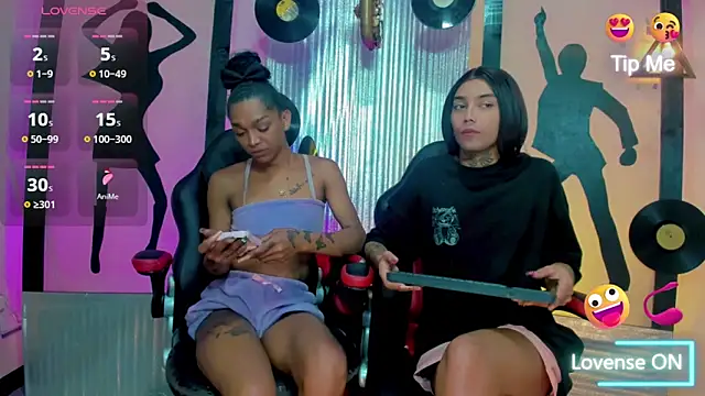 nickyminach  online show from January 7, 7:49 pm