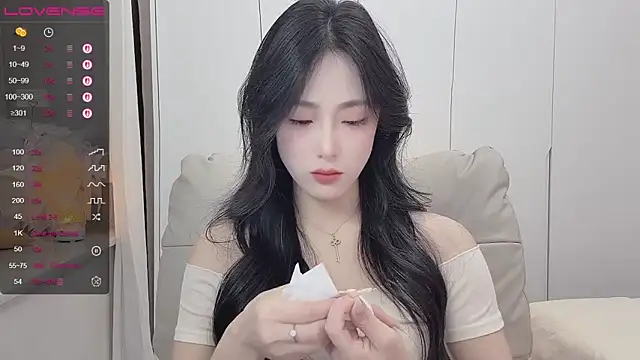 uuxiaocai online show from May 17, 12:45 pm