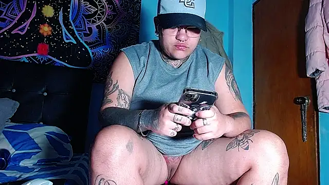 Snapshot of Techno_420_ chatting on February 11, 12:43 pm Techno 420 online show from February 11, 12:43 pm