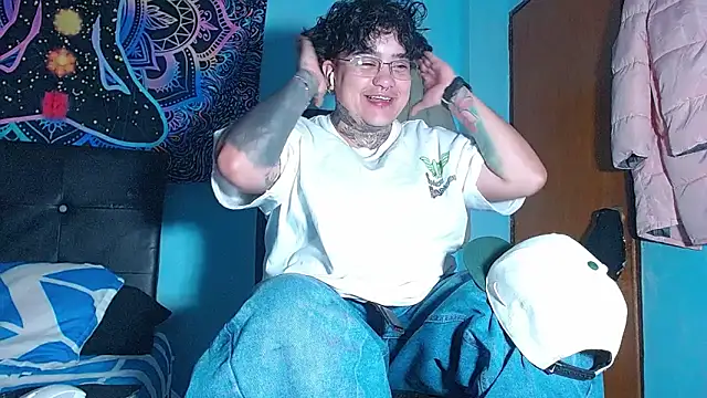 Snapshot of Techno_420_ chatting on March 4, 12:27 am Techno 420 online show from March 4, 12:27 am