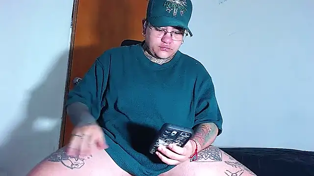Snapshot of Techno_420_ chatting on April 5, 7:44 pm Techno 420 online show from April 5, 7:44 pm