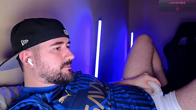 Snapshot of DominantTheo chatting on April 23, 3:41 am DominantTheo online show from April 23, 3:41 am