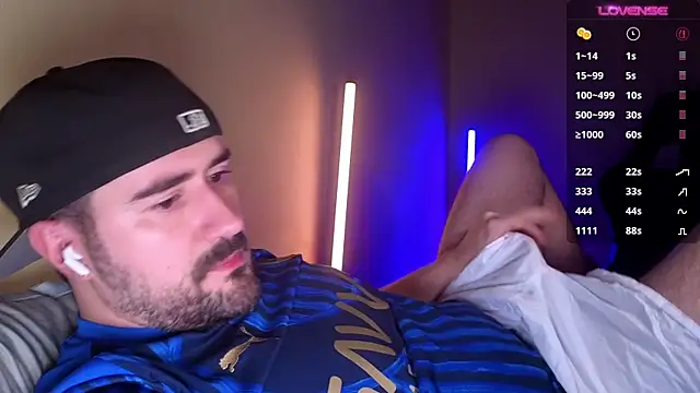 Snapshot of DominantTheo chatting on May 16, 3:14 am DominantTheo online show from May 16, 3:14 am