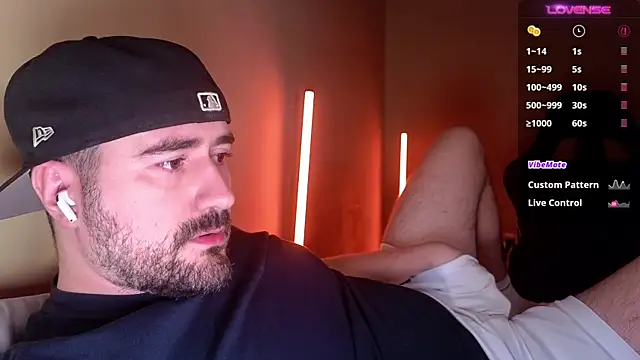 Snapshot of DominantTheo chatting on May 26, 3:24 am DominantTheo online show from May 26, 3:24 am