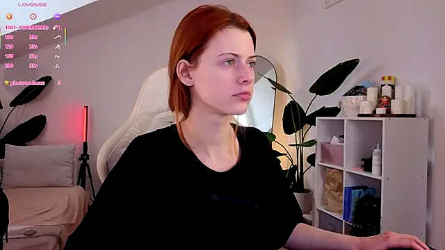 doll lesli online show from December 3, 9:51 am