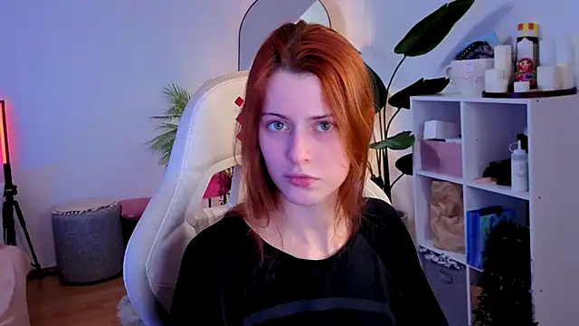 doll lesli online show from December 4, 11:30 am