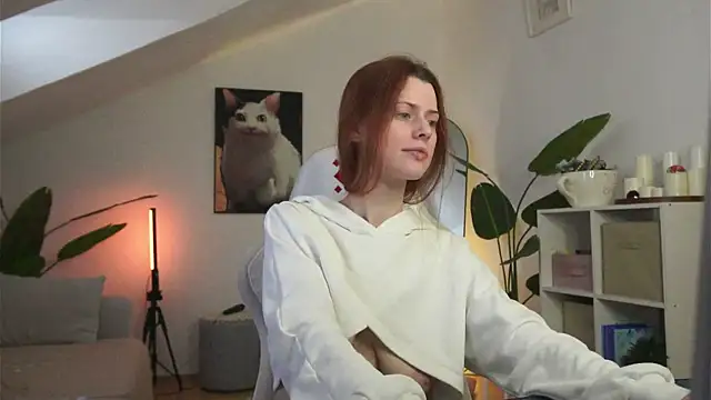 Snapshot of doll_lesli chatting on March 3, 12:33 pm doll lesli online show from March 3, 12:33 pm