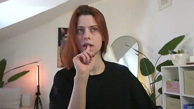 Snapshot of doll_lesli chatting on March 7, 12:24 pm doll lesli online show from March 7, 12:24 pm