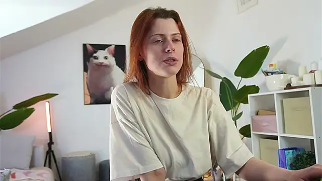 Snapshot of doll_lesli chatting on April 3, 1:09 pm doll lesli online show from April 3, 1:09 pm