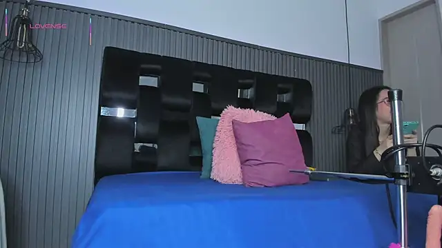 Snapshot of levana1 chatting on October 23, 2:00 am levana1 online show from October 23, 2:00 am