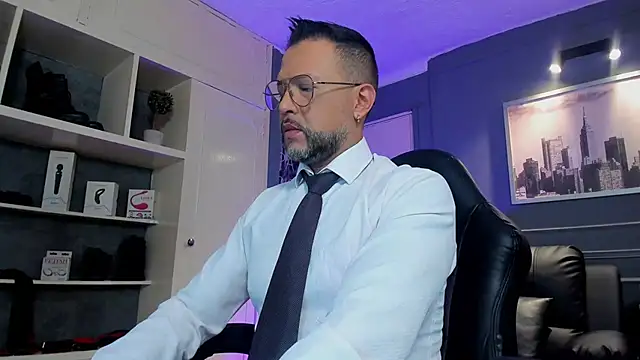 MrFrank tattoo online show from September 30, 12:43 pm