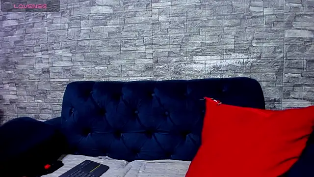 LizzRouse online show from December 15, 2:27 pm