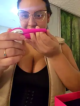 LizzRouse online show from March 5, 6:48 pm