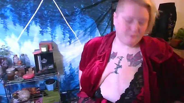 Snapshot of buxombosums chatting on December 15, 7:12 am buxombosums online show from December 15, 7:12 am