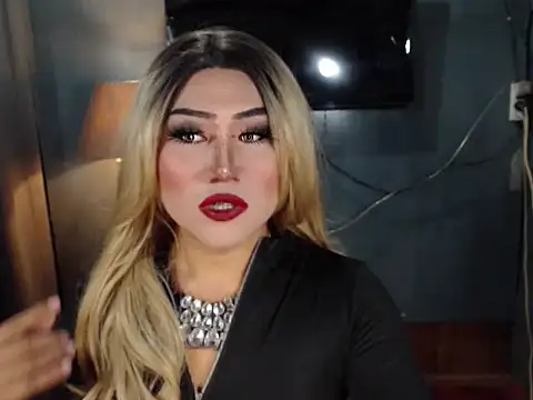 BlackAlison online show from April 12, 5:40 pm