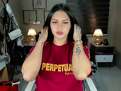 Snapshot of EternityBanks chatting on November 13, 7:13 pm EternityBanks online show from November 13, 7:13 pm