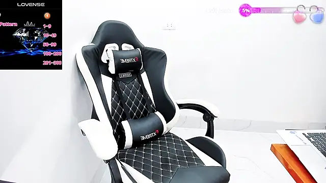 Naughty--asian online show from September 28, 2:06 am