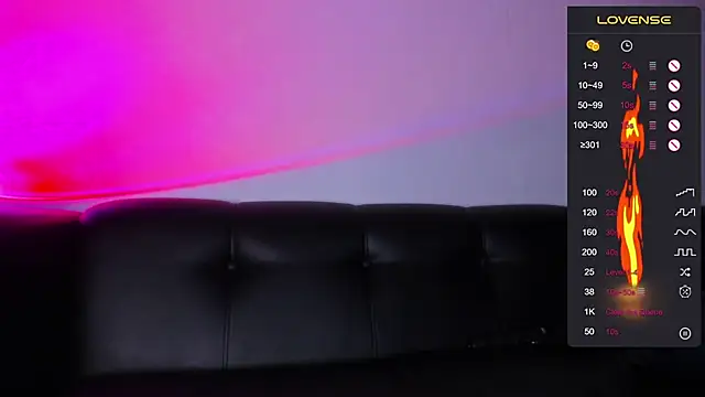 Snapshot of blondesjoy chatting on February 4, 1:27 pm blondesjoy online show from February 4, 1:27 pm