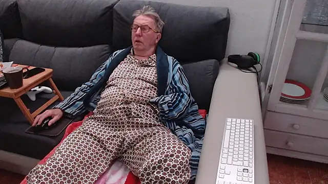 Nudelschwanz online show from February 3, 11:26 pm