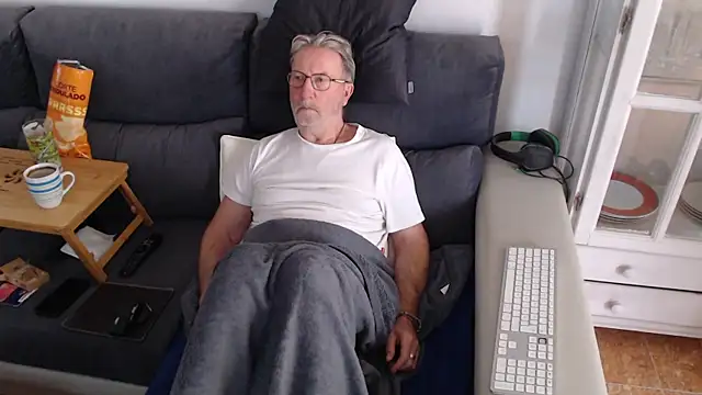 Nudelschwanz online show from March 9, 3:49 pm