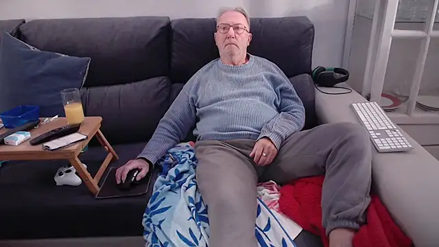 Nudelschwanz online show from December 2, 1:17 pm