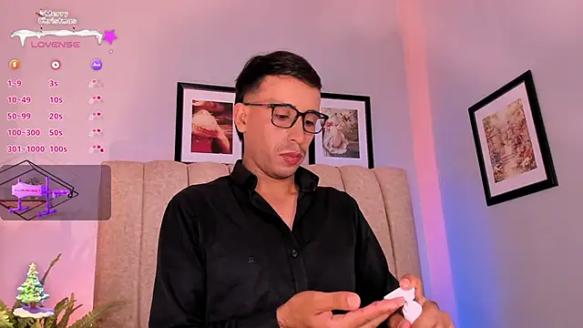 Snapshot of mr_aronnn chatting on December 14, 1:22 am mr aronnn online show from December 14, 1:22 am