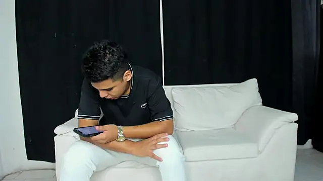 Snapshot of self_love46 chatting on October 21, 8:53 pm self love46 online show from October 21, 8:53 pm