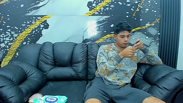 Snapshot of self_love46 chatting on March 20, 8:08 am self love46 online show from March 20, 8:08 am