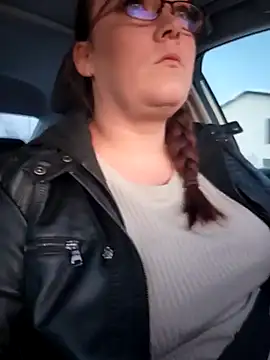 BBWQUEENBEEE online show from February 19, 2:12 pm