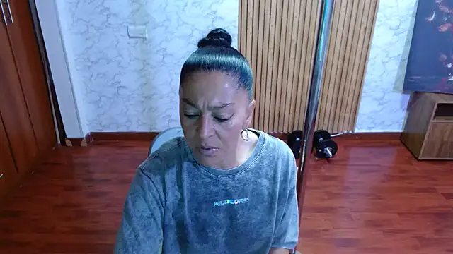 Anitta muscle online show from July 14, 8:03 pm