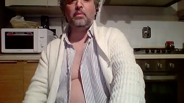 Snapshot of woww791 chatting on February 15, 9:11 pm woww791 online show from February 15, 9:11 pm