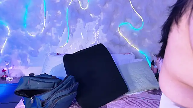 emmajohnss online show from February 22, 3:40 am