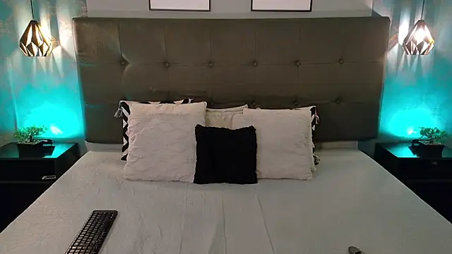 Madisonsmiith online show from November 6, 8:32 pm